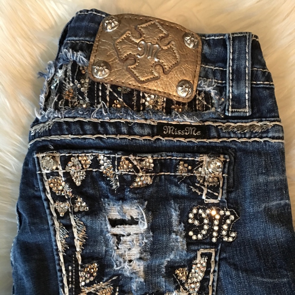 Miss Me Jeans w/Rhinestone Mid Rise Easy Boot 26